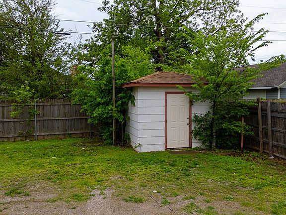 4th image of 624 SW 44th St