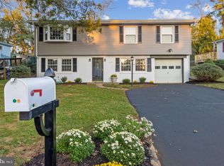 1100 S Culpeper Rd, Sterling, VA 20164