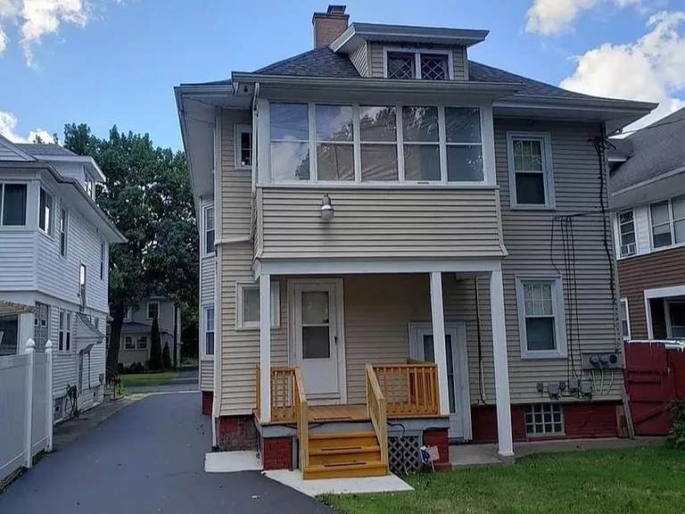 110UP Elmdorf Ave #UPPER — Photo 17