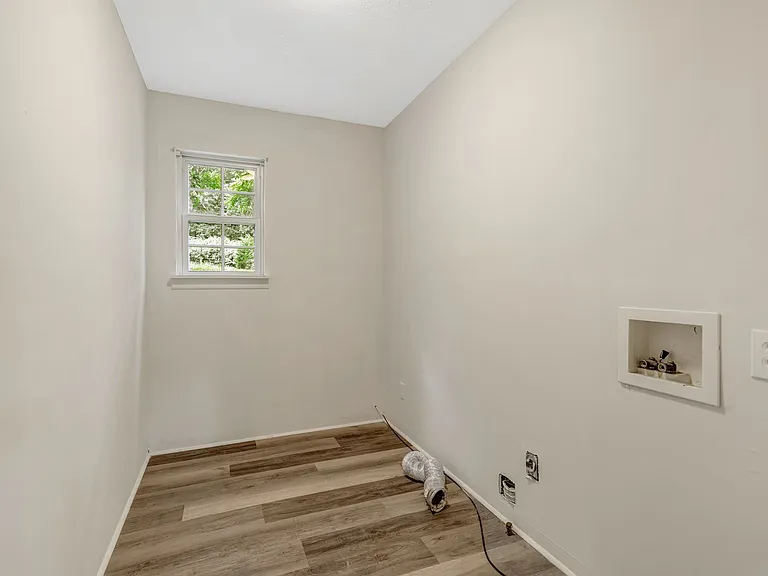 1301 Mercury Dr — Photo 23