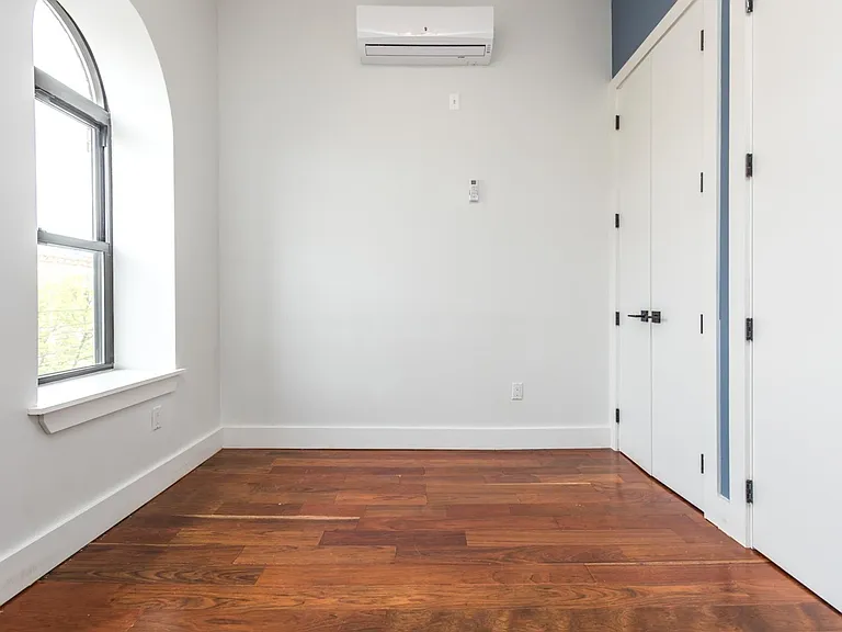 1863 Putnam Ave #2R — Photo 6