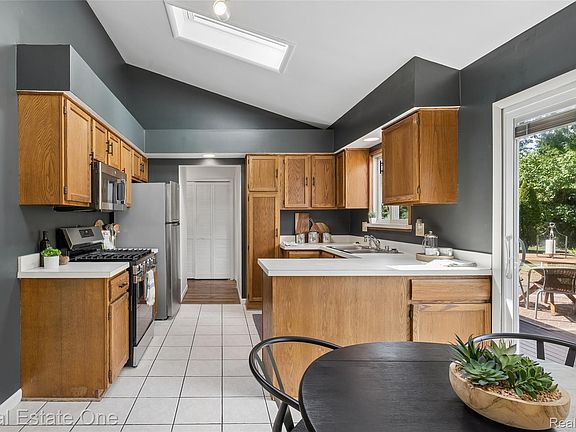 5th image of 1457 Cambria Dr