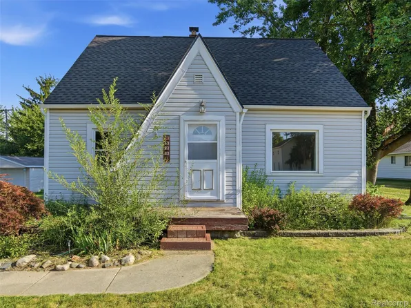 529 E Broad St, Linden, MI 48451