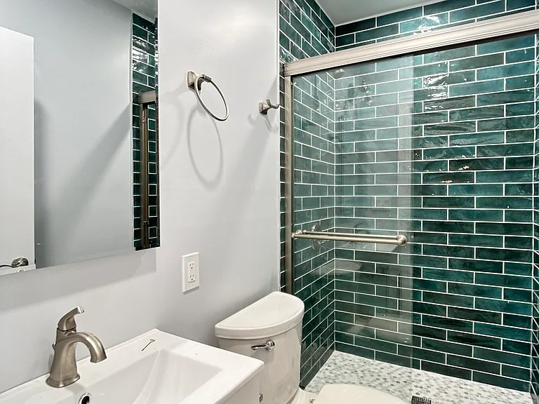186 Lake Shore Rd #4 — Photo 8