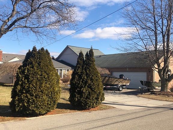 3rd image of 132 Channelsyde Dr