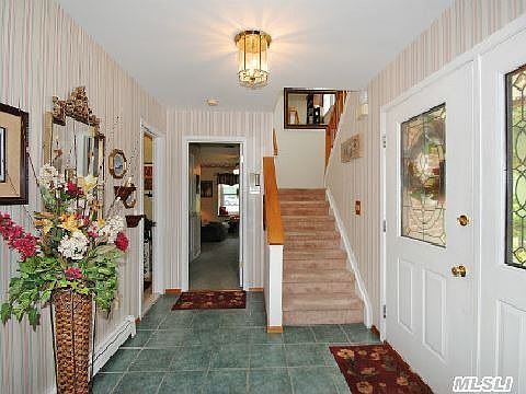 4th image of 9 Yorktown Ct