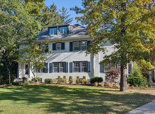 527 Warwick Rd, Kenilworth, IL 60043