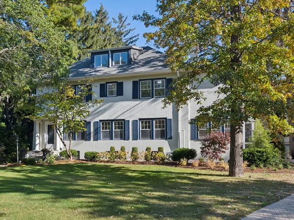 527 Warwick Rd, Kenilworth, IL 60043