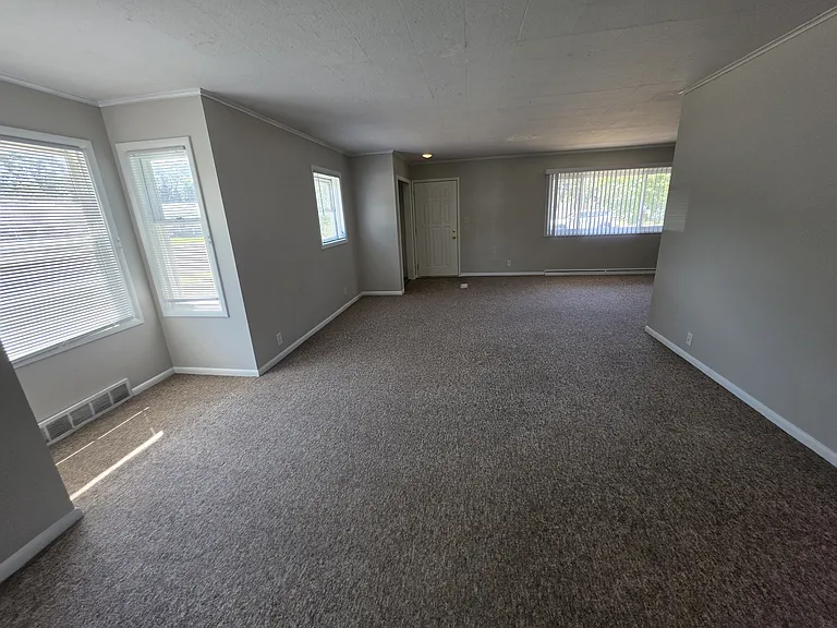 359 College Ave — Photo 8