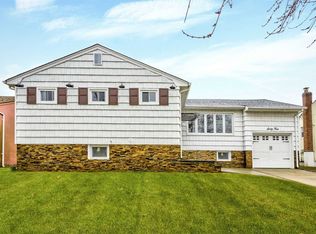 64 Heatherfield Rd, Valley Stream, NY 11581