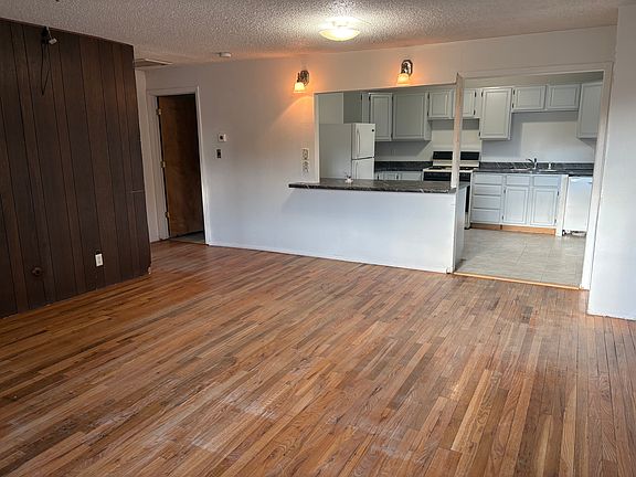 2nd image of 332 Lake Rd #2