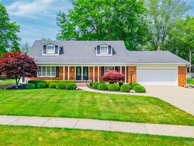 8236 Burning Bush Rd, Grosse Ile, MI, 48138