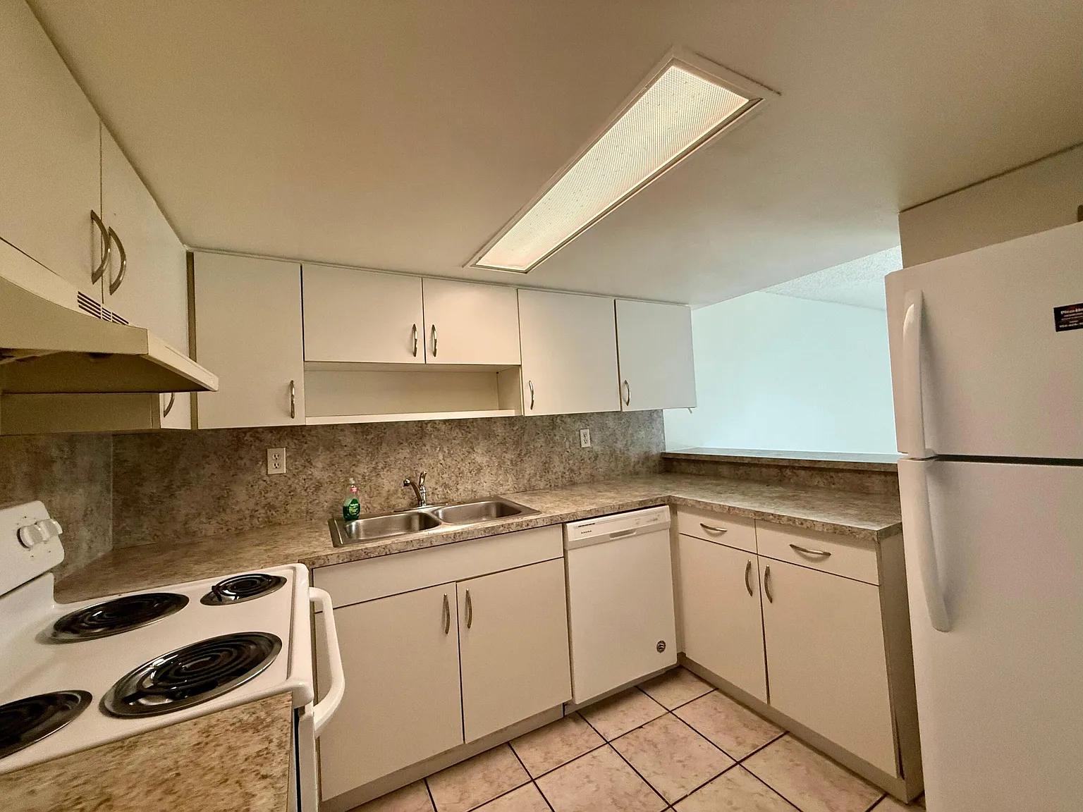 3 bed, 2.5 bath, 1650 sqft, $2,800 — Photo 2