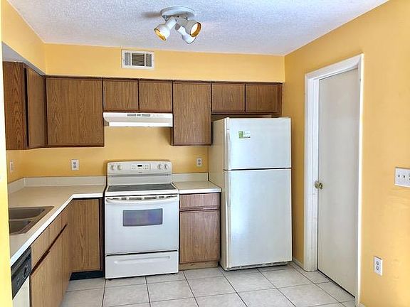 5th image of 2718 Tally Ho Ave #2