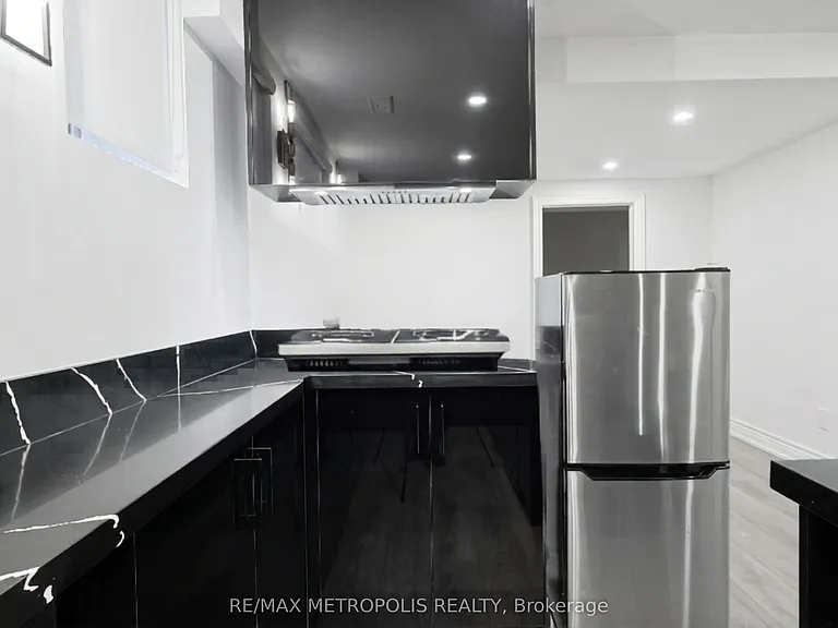 2425 Hibiscus Dr #BASEMENT — Photo 11