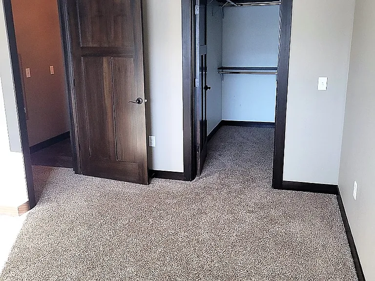 1929 Cypress Ct NE #7 — Photo 8