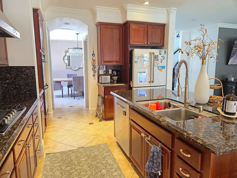 2819 Savannah Ct — Photo 14