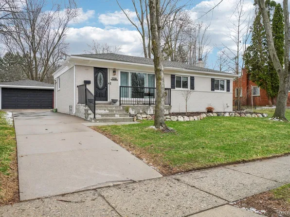 1156 Sycamore Dr, Rochester, MI 48307