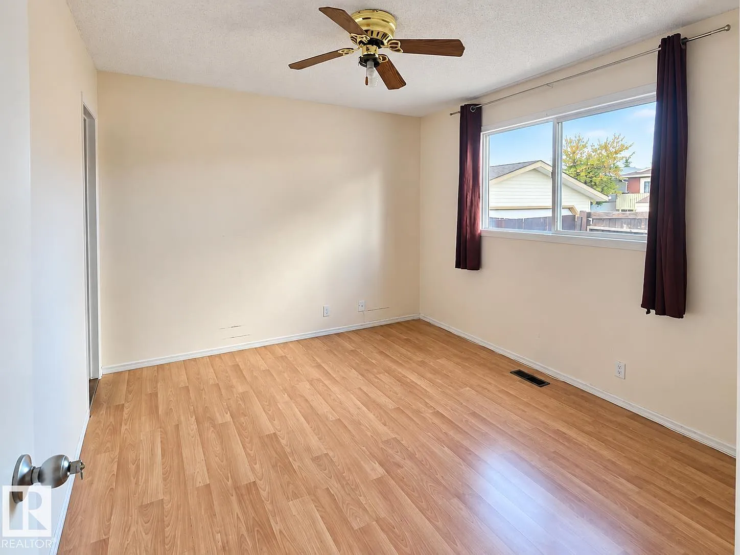 3 bed, 2.5 bath, 1071 sqft, $2,300 — Photo 2