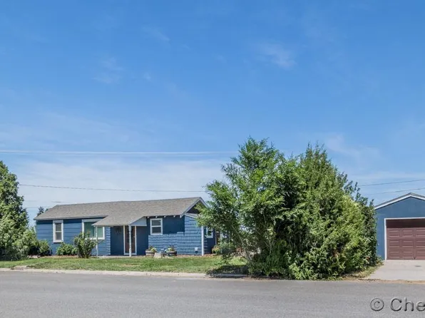 415 W 4th St, Pine Bluffs, WY 82082