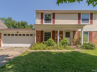 2432 Carriage Ct, Ypsilanti, MI