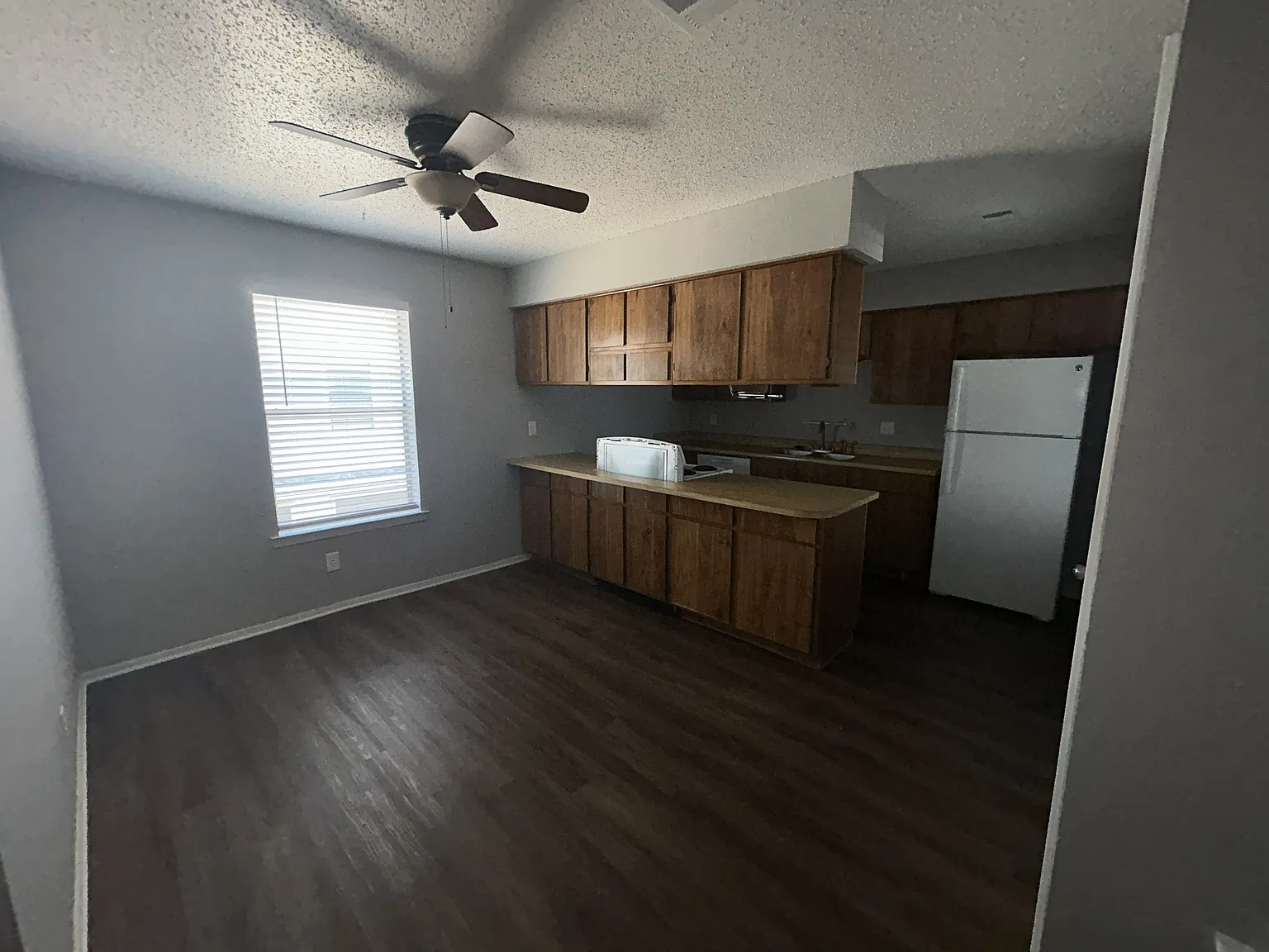 2 bed, 1.0 bath, $1,600 — Photo 2