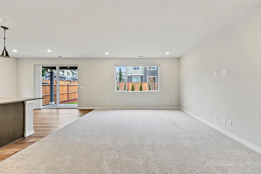 3 bed, 2.5 bath, 1999 sqft, $3,100 — Photo 4