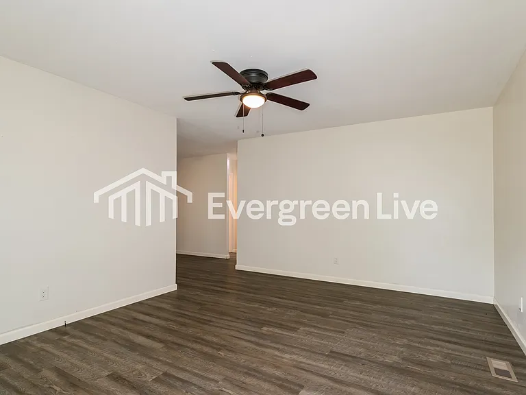 10422 Castle Dr — Photo 5