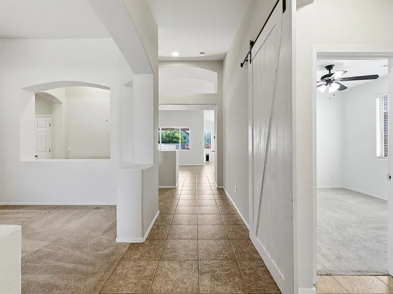 8407 W Myrtle Ave — Photo 2