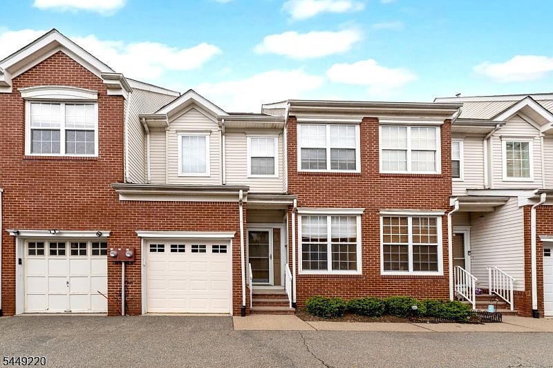 1st image of 72 Albert Ct