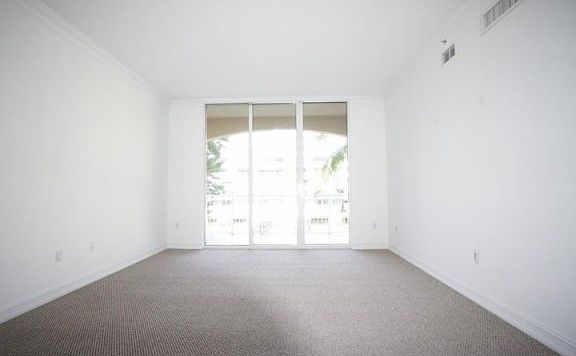 4th image of 3001 NE 185th St APT 205