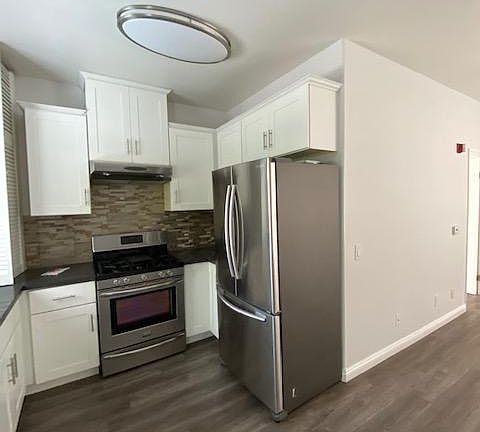 3rd image of 1227 21st St #14