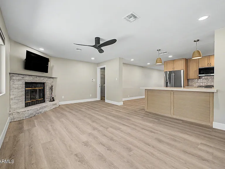 238 W Alice Ave — Photo 11