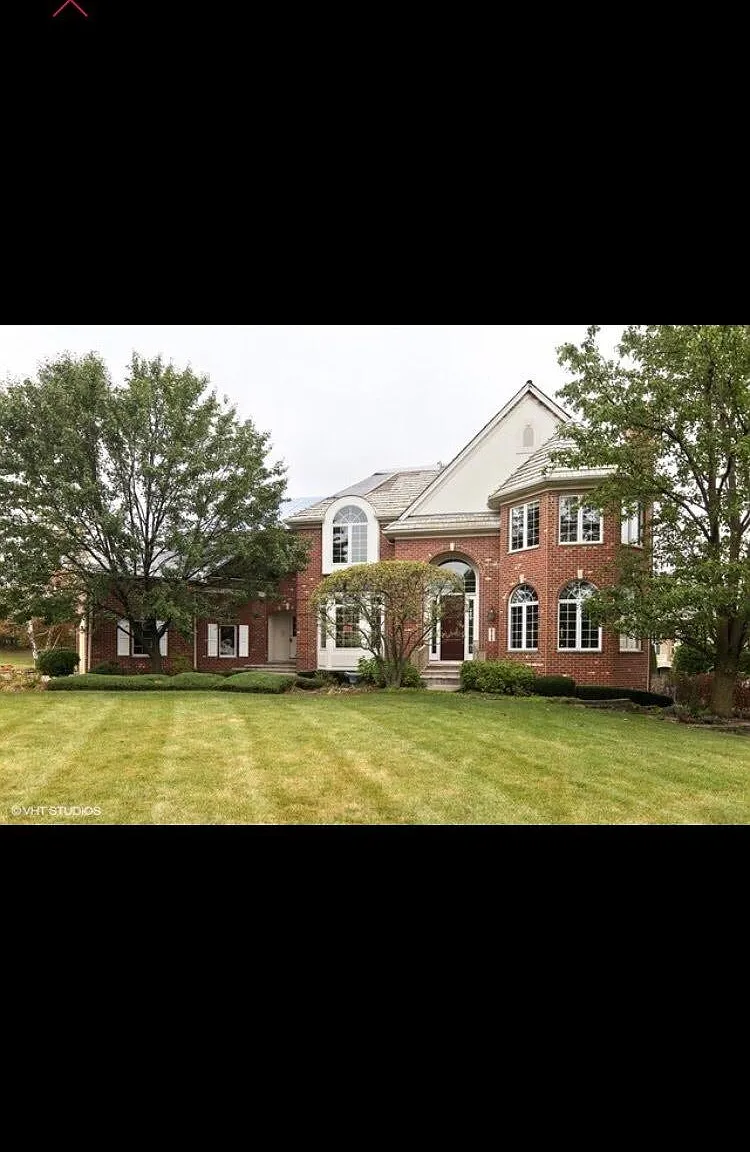 5 bed, 6000 sqft, $9,700 — Photo 1