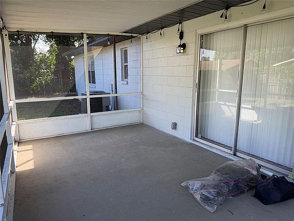 3rd image of 511 Cocoplum Dr