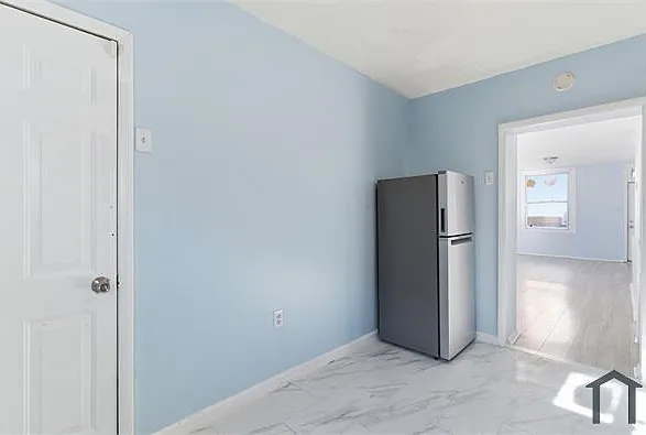 2236 W Firth St — Photo 12