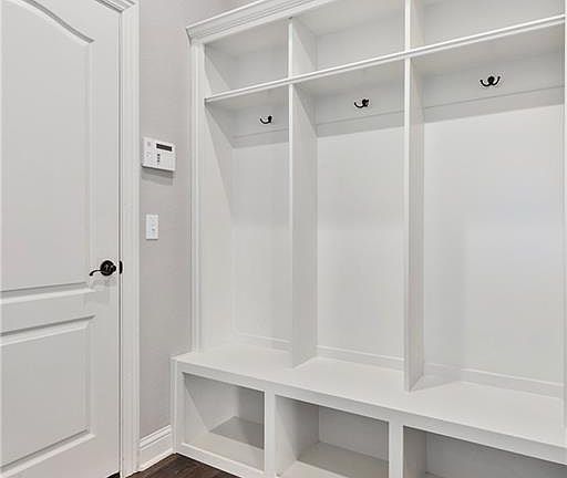 5th image of 121 Abbey Ln