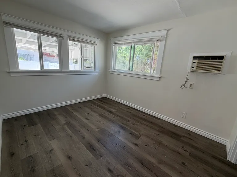 718 Raleigh St — Photo 10