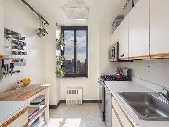4th image of 407 Park Ave S APT 20B