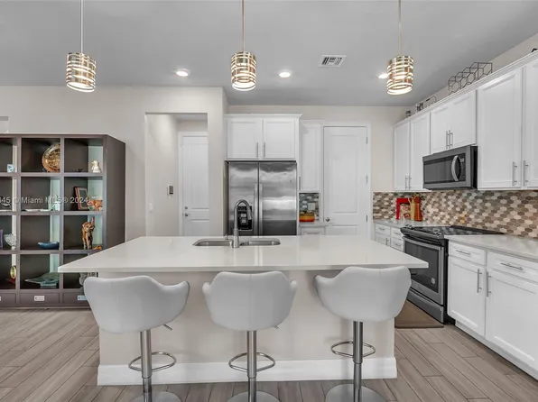 1524 Myrtle Oak Ter, Hollywood, FL 33021