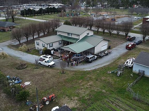 2nd image of 3205 Kellys Ferry Rd