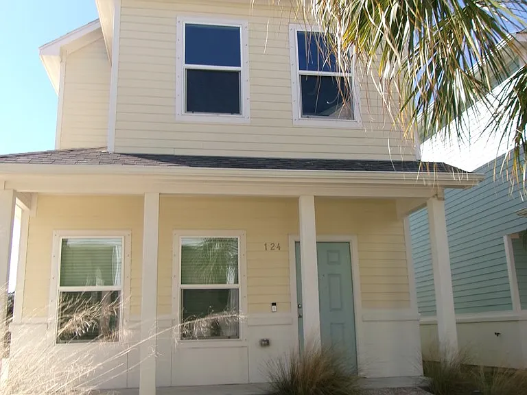 124 Lavaca Cir — Photo 2