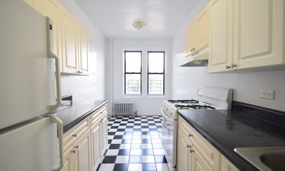 1st image of 2121 Cedar Ave APT 4D