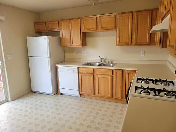 3rd image of 35 Russell Ct #C
