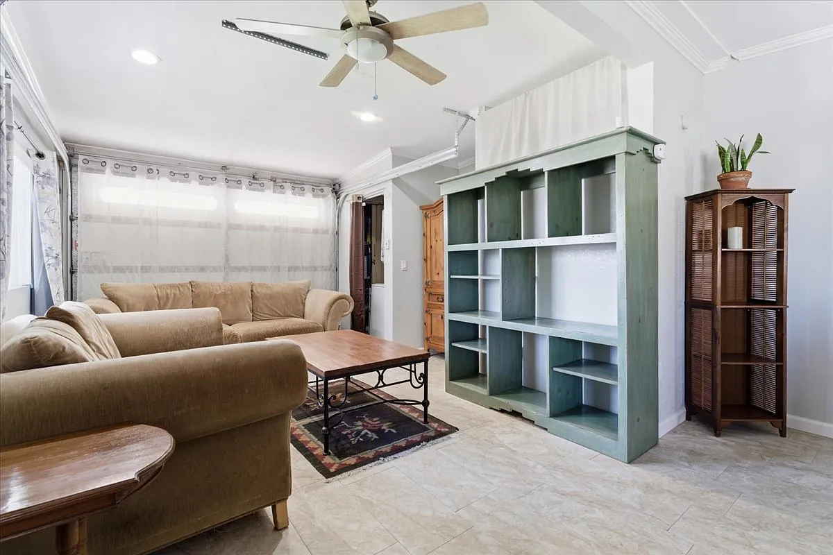 1 bed, 450 sqft, $1,950 — Photo 2