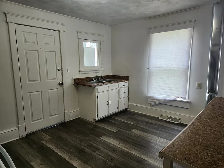 804 W John St — Photo 6