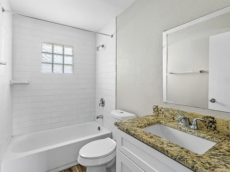 Sundance Apartments — Photo 5