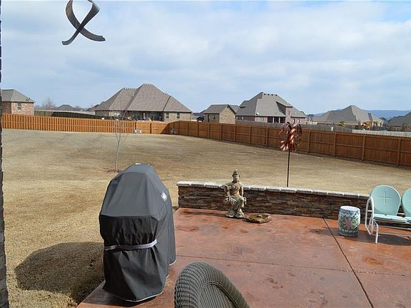 2nd image of 380 S Waterfalls Dr