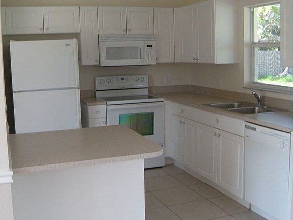 2nd image of 1022 SE 17th Pl