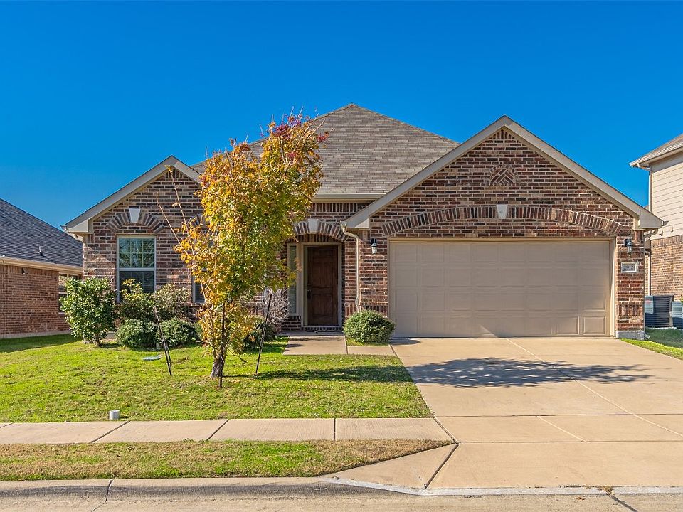 1st image of 2912 Castle Creek Dr
